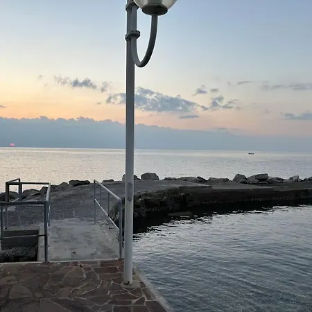 Lägenhet Amedeo's Sea House